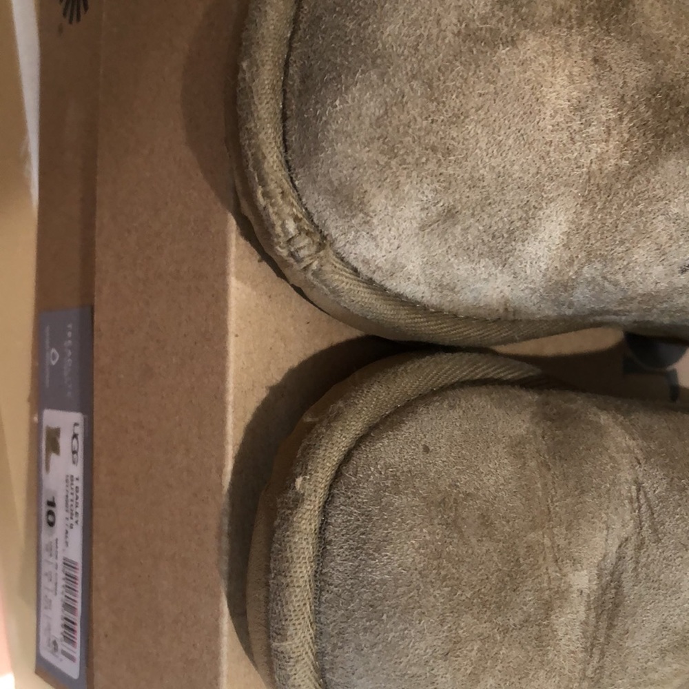 Uggs - Picture 4 of 9